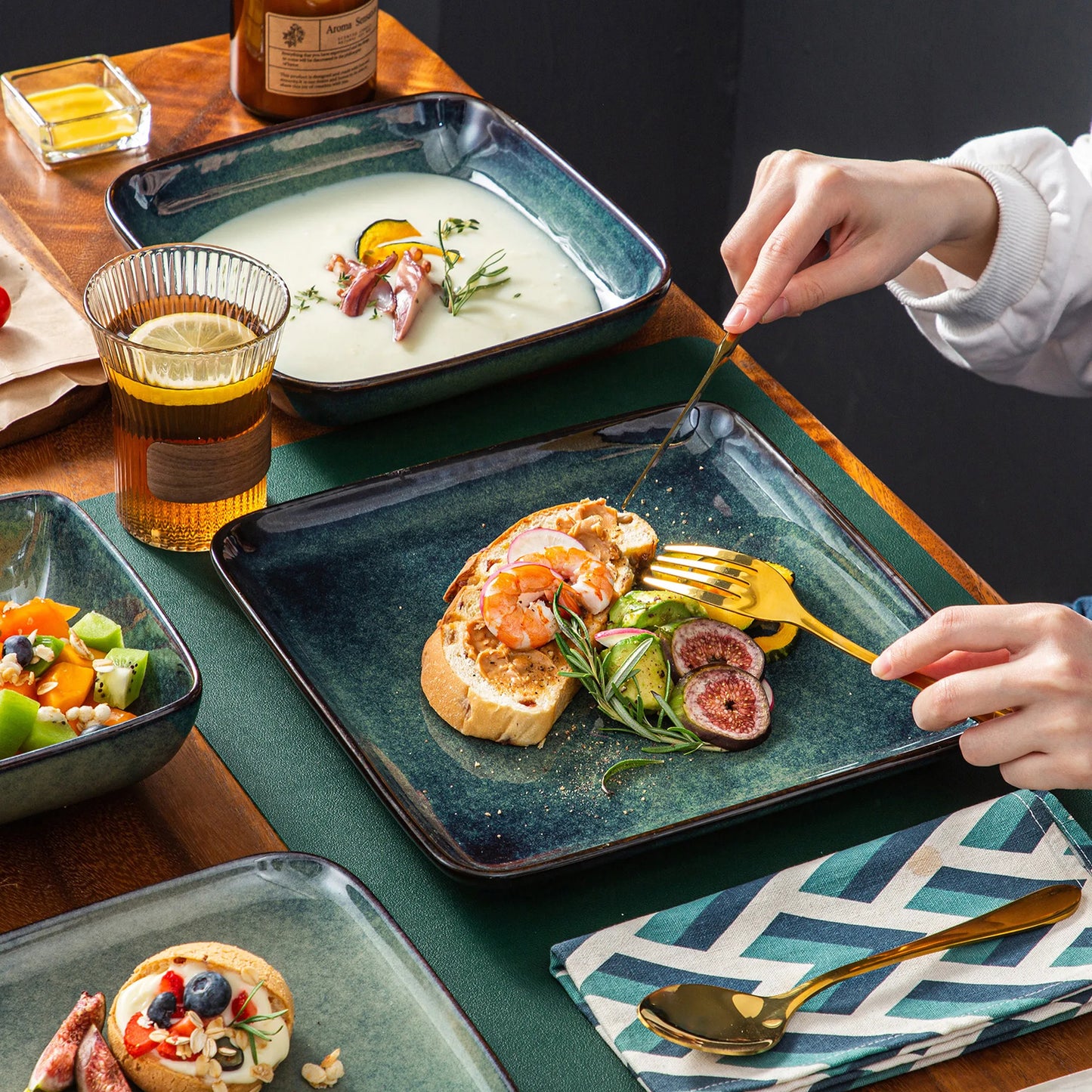 16Pc Square Dinner Ware Set